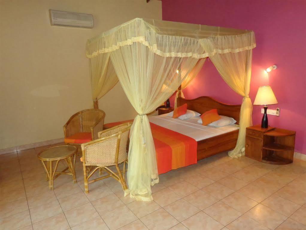 Hotel Yapahuwa Paradise Экстерьер фото